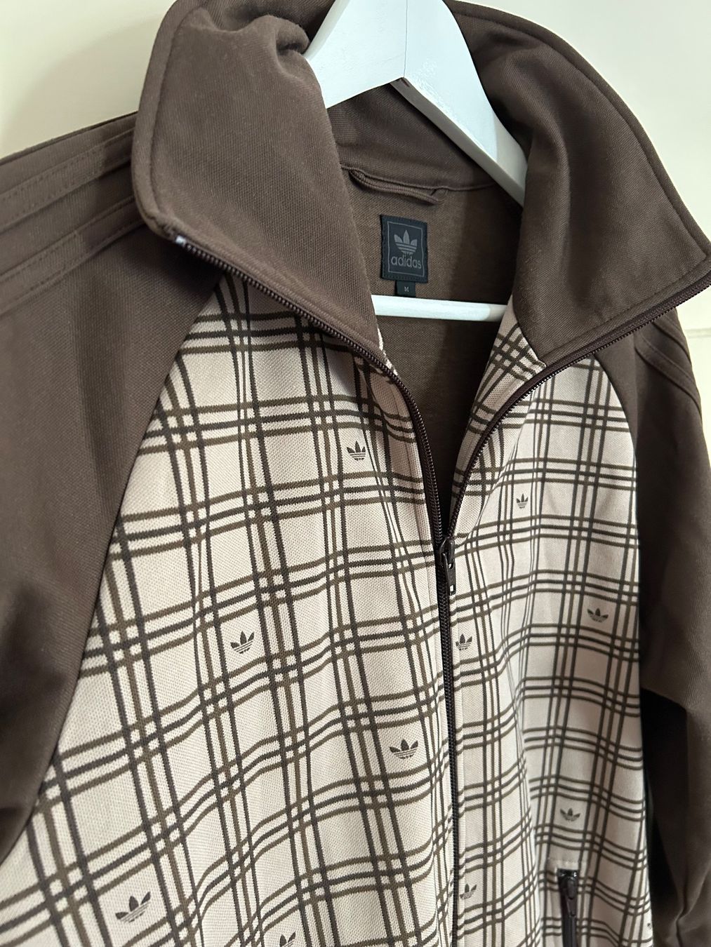 Adidas Giacche: Adidas Trainingsjacke, Grösse M, beige-braun – Usato da Zürich venduto da emkay13 1