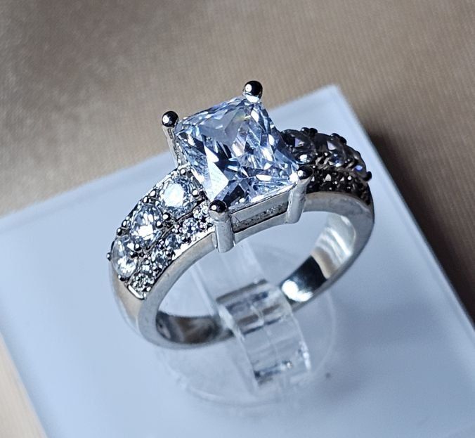 Anelli: Stilvoller Ring mit Zirkonia, 925 versilbert, Gr. 7 – Nuovo (secondo la descrizione) da Grenchen venduto da maretop 3