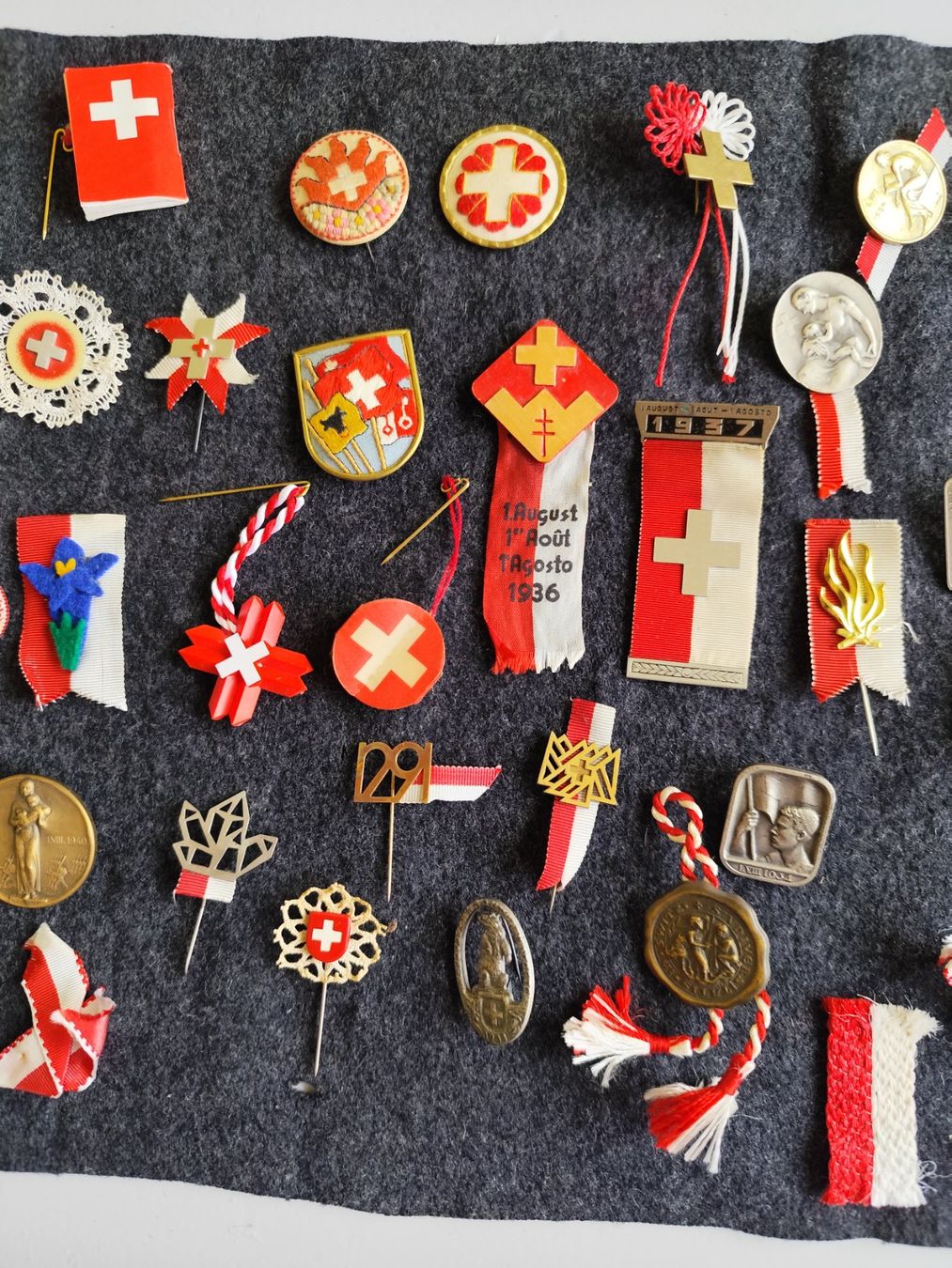 Placchette & Badge: Grosse Sammlung Pro Patria 1.August-Abzeichen ab1923 – Usato da Uerikon venduto da guggif 2