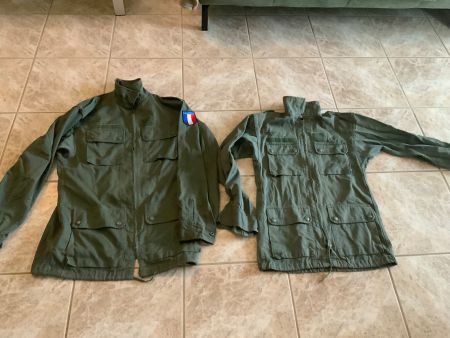 2x Französische Militärjacken Gr. M/L Khaki mit Patches C...