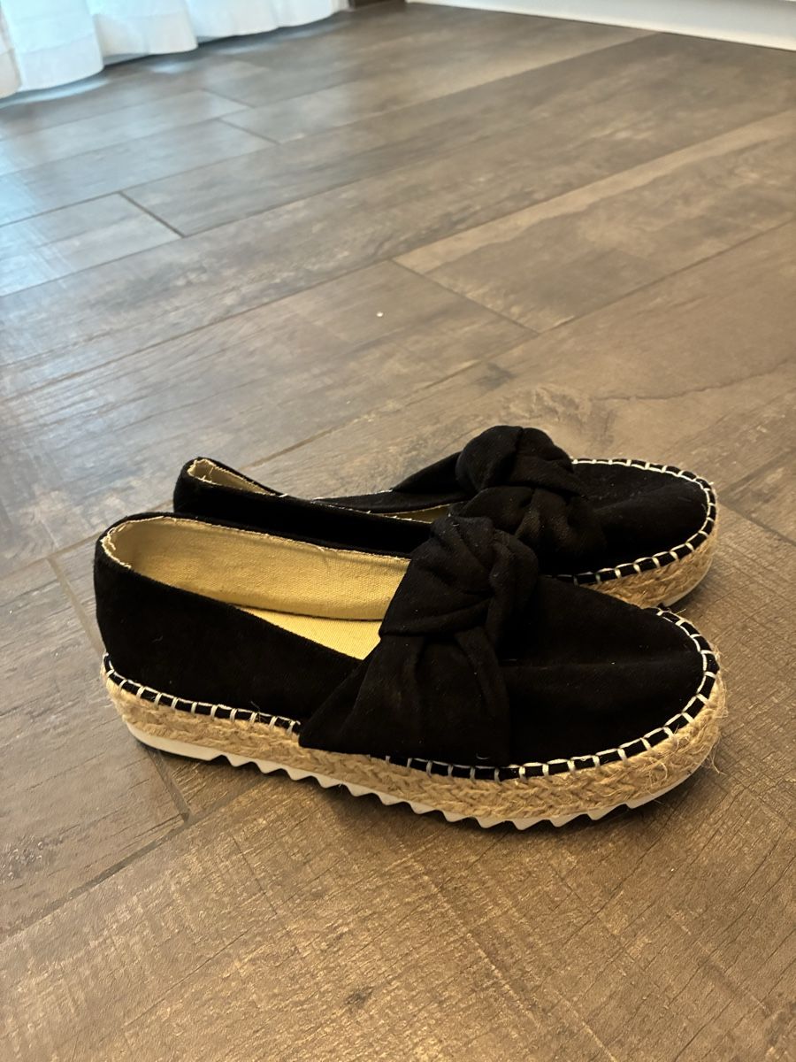 Scarpe da donna: Espadrilles Schwarz mit Schleife, Grösse 36 – Usato da Gelterkinden venduto da Kikierenda 2