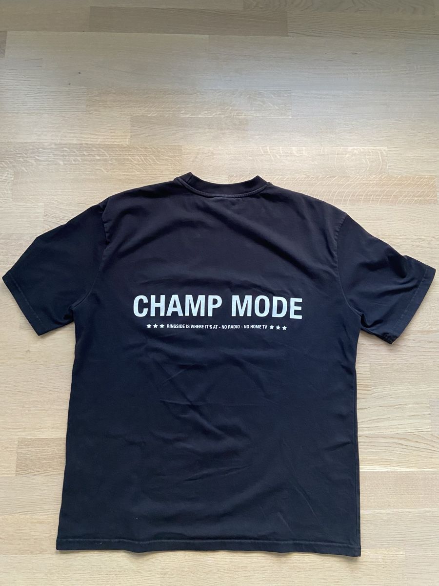 T-shirt: OVERSIZED PEGADOR T-Shirt – Usato da Reinach BL venduto da bloom_1999