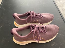 ASICS GT2000 13 Neu Gr. 41,5 violett
