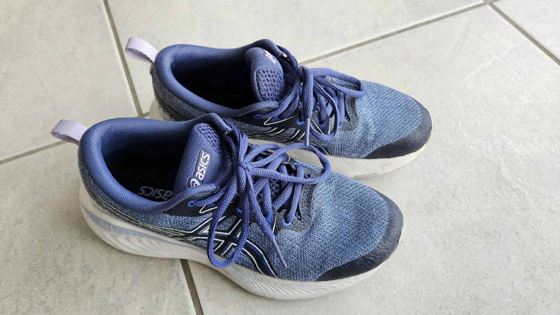Asics Scarpe per ragazze: Asics Turnschuhe Gr. 36 – Usato da Emmenbrücke venduto da nl-l