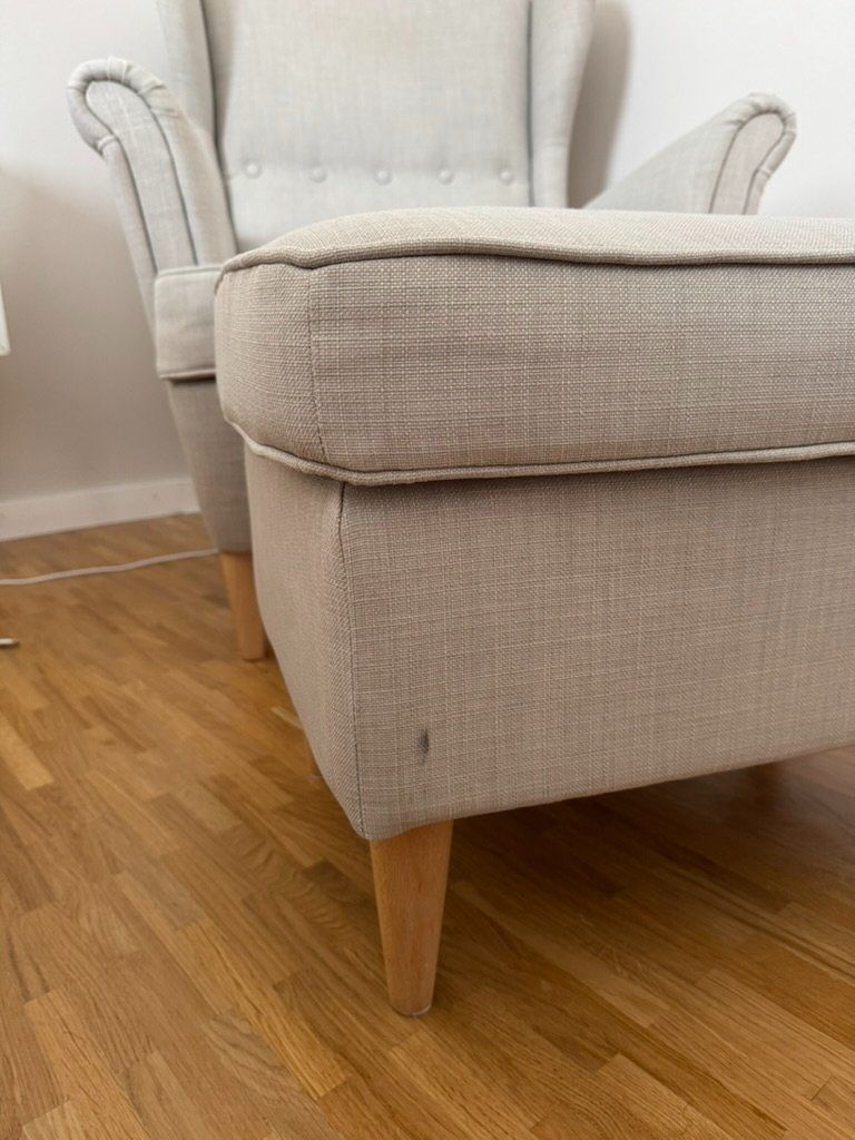 Poltrone: IKEA STRANDMON Ohrensessel mit Hocker – Hellbeige – Usato da St.Gallen venduto da Jay810 1