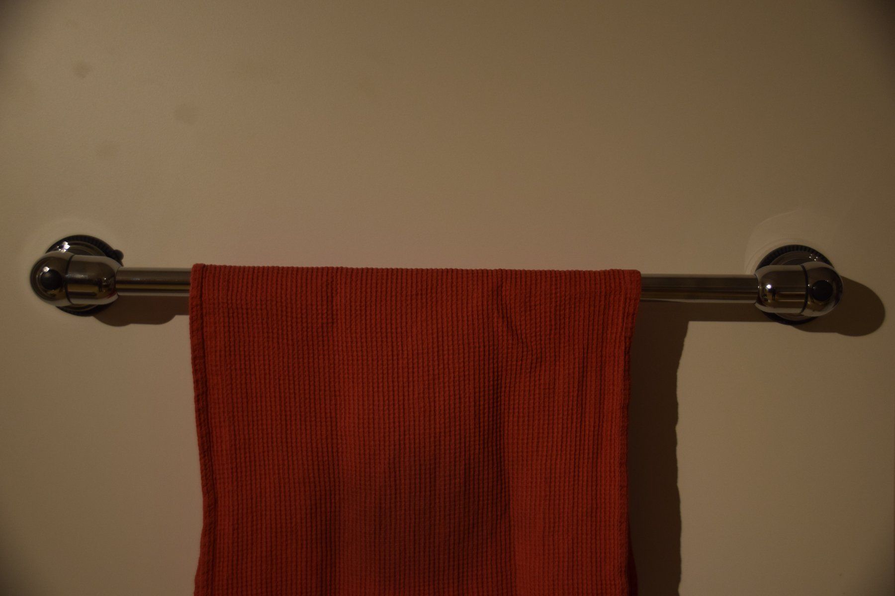 Handtuchhalter: Handtuchstange ohne Bohren – Gebraucht aus Rüti ZH von Mei996