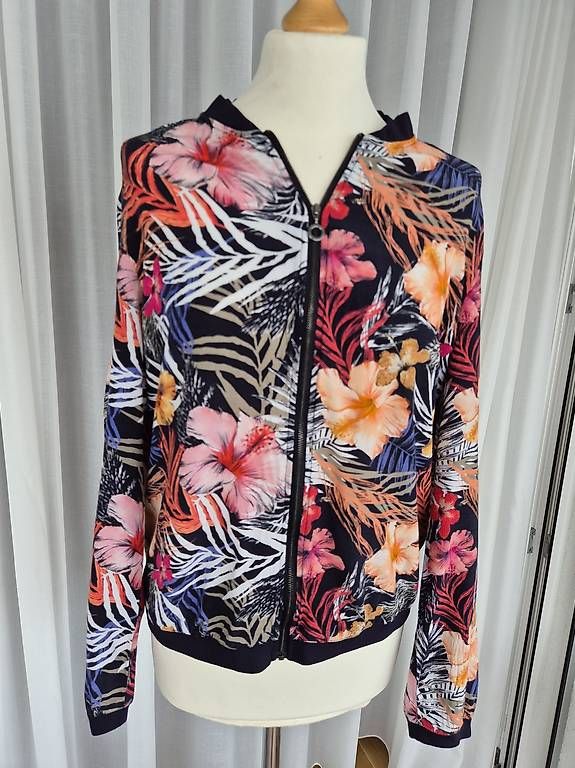 Jacken: Comma Viskose-Sommerjacke Grösse 40 – Gebraucht aus  von