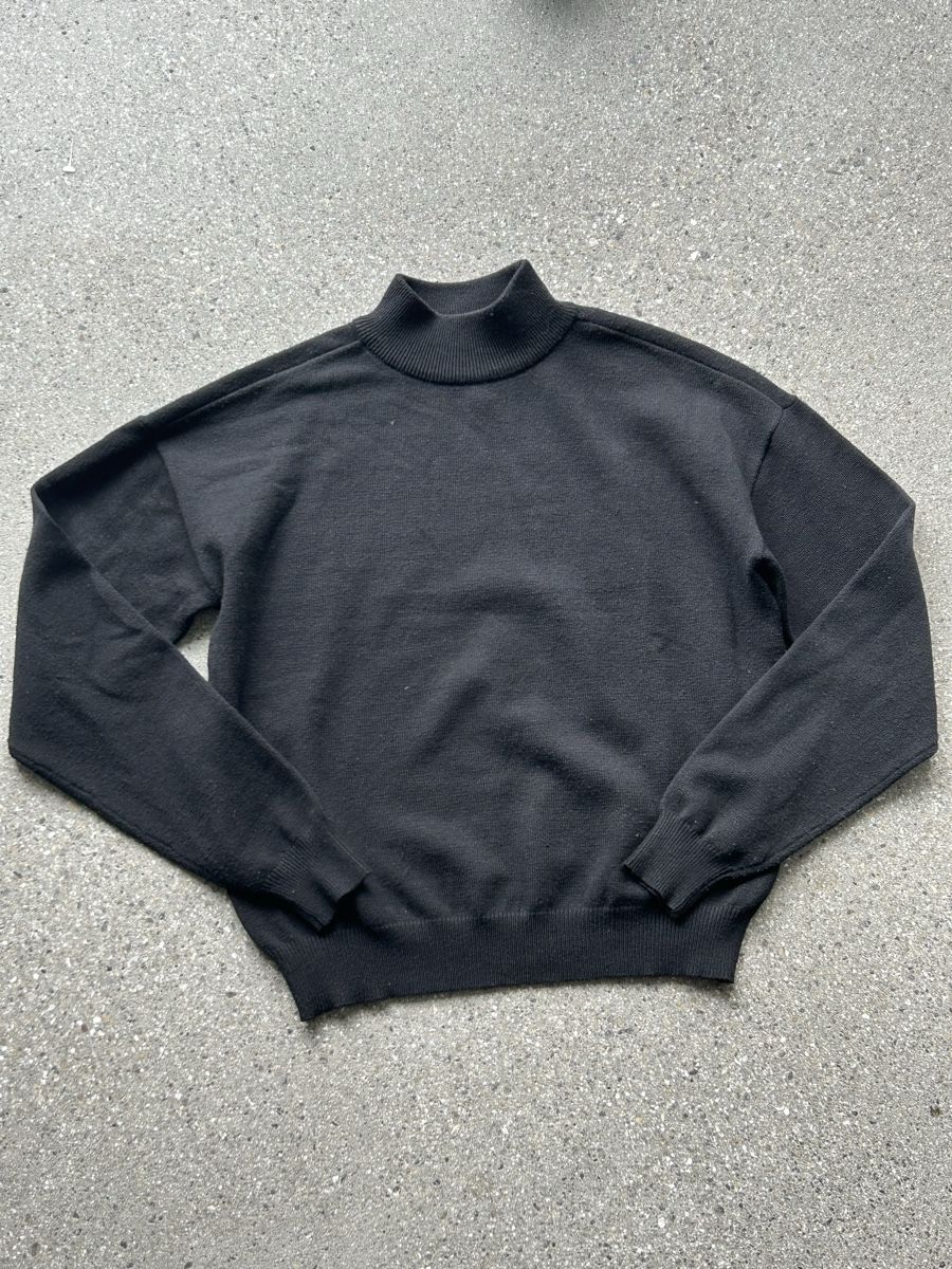 Pullover & Sweatshirts: Schwarzer Turtle-Neck-Pulli – Gebraucht aus Aarau von megandris