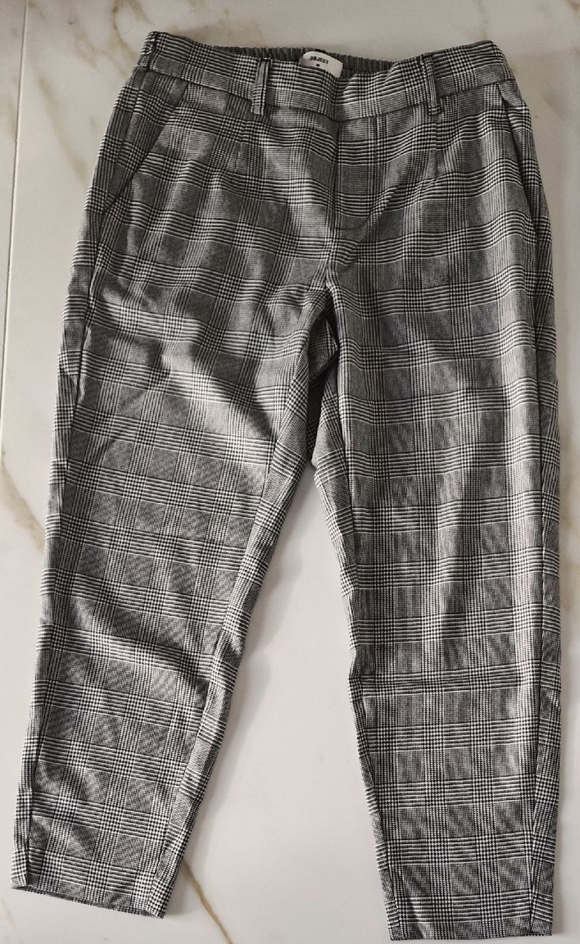 Pantaloni: 2 Hosen mit Karomuster, Herbst/Winter, Grösse 38 – Usato da Grenchen venduto da Arga.11 2