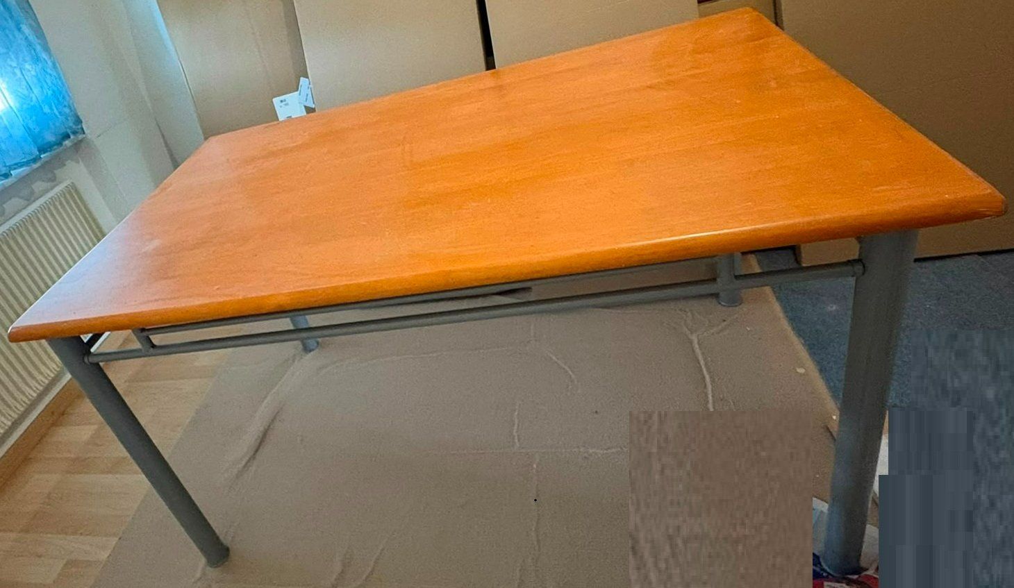 Tavoli: Wunderschöner Esstisch mit Metallgestell – Usato da Zuchwil venduto da Beppe_25.3 3