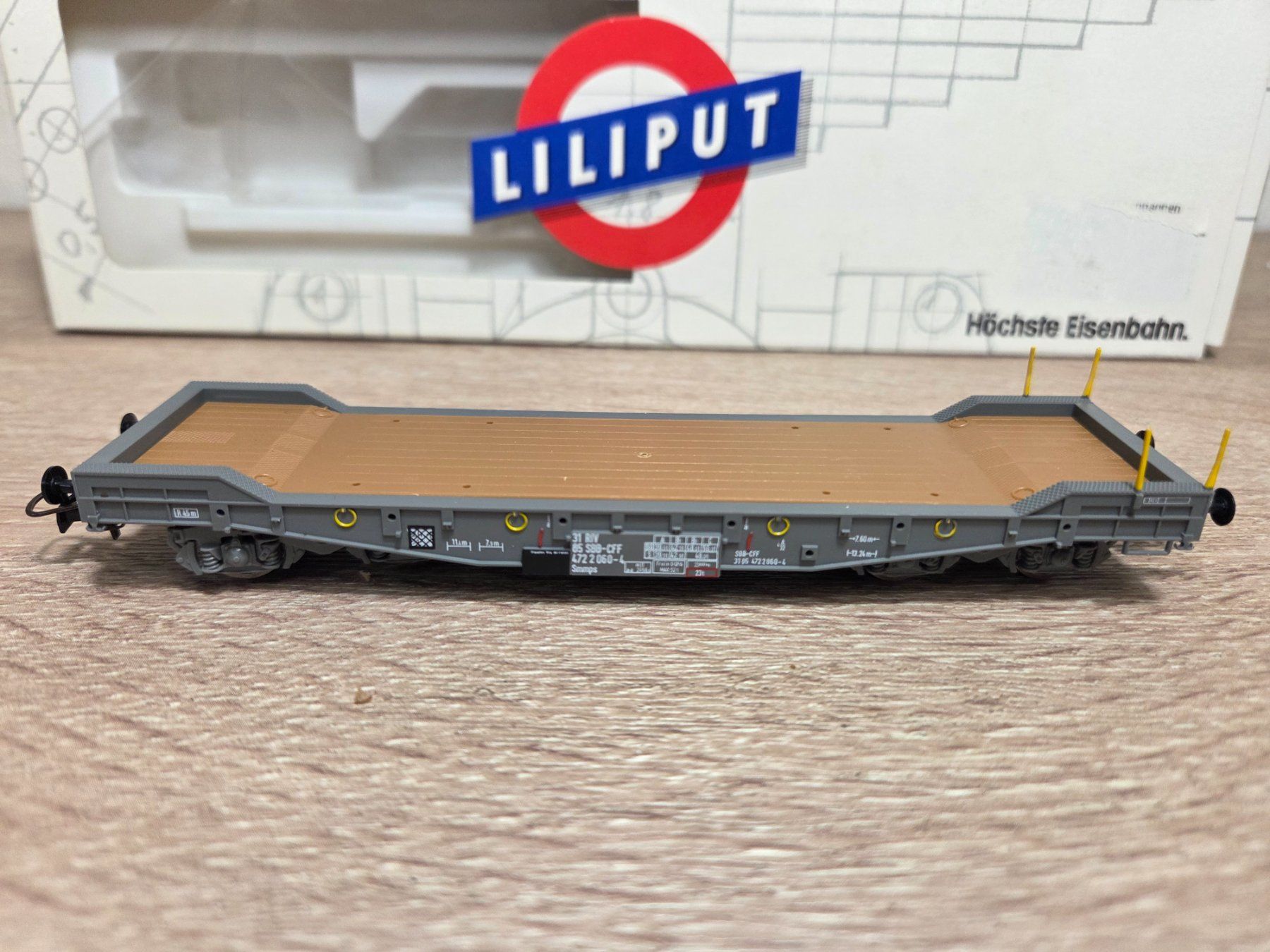 Liliput Modellini di ferrovie: Liliput 257 52 Flachwagen SBB H0 – Nuovo e nell'imballaggio originale da St-Aubin-Sauges venduto da Lo_Go