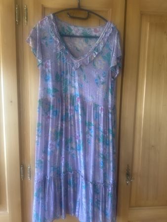 Schönes Frühlingskleid mit Blumenprint, Gr. M