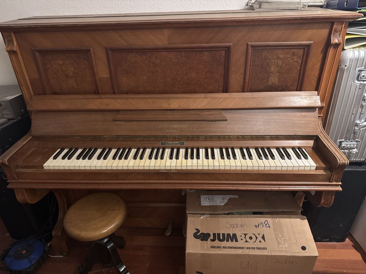 Strumenti musicali: altes Klavier aus holz – Usato da Wädenswil venduto da mae_t9ps 1