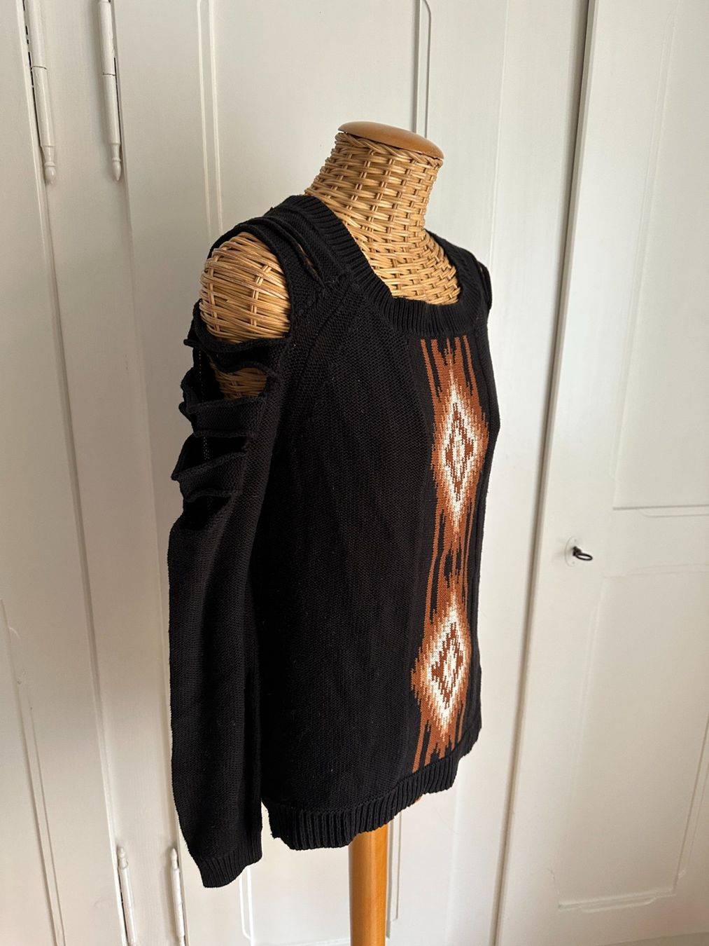 Maglioni & Felpe: FOREVER 21 - Aztec Strickpullover schwarz S – Usato da Zürich venduto da Diazaio 1