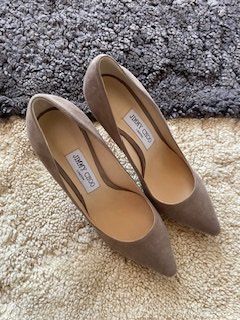 Jimmy Choo Scarpe da donna: Jimmy Choo Romy Suede Pumps Taupe 37 – Nuovo (secondo la descrizione) da Bernhardzell venduto da Sunka0 5