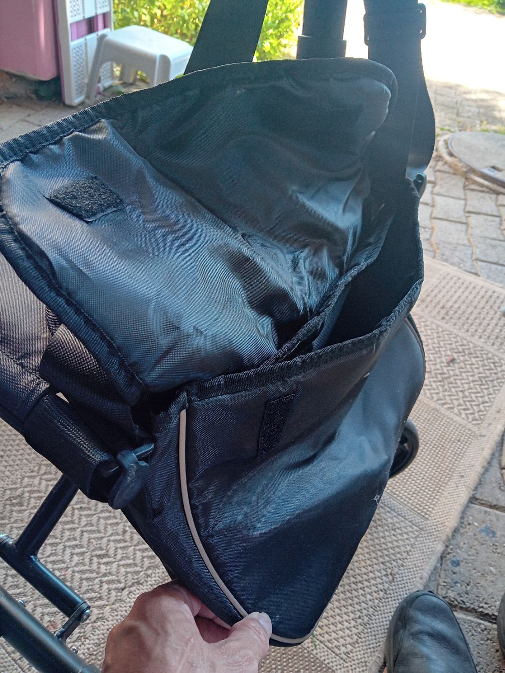 Ausili per la deambulazione: Rollator mit 2 Bremsen und Sitz – Usato da Egg / Flawil venduto da rockntom 2