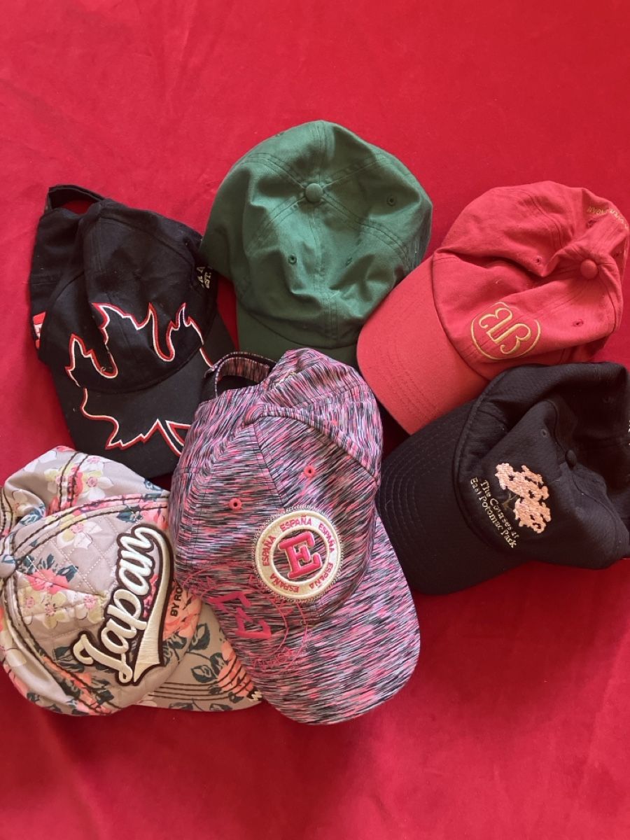 Chapeaux, bonnets & casquettes: 6 Damen Golf Caps Verschiedene  – D'occasion à Muralto par jac_hkz5
