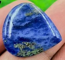 Cabochon L-6353 – Sodalith 25x23x4mm 16 Karat