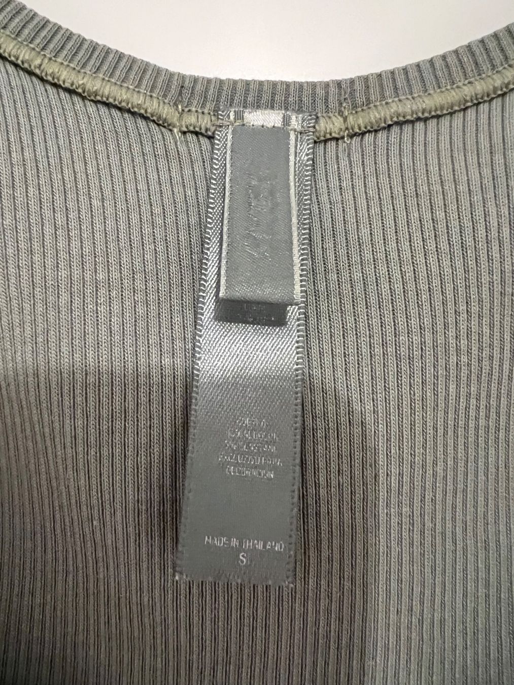 Skims Tops: Skims Top, khaki – Gebraucht aus Erlenbach von paulina.rad 1