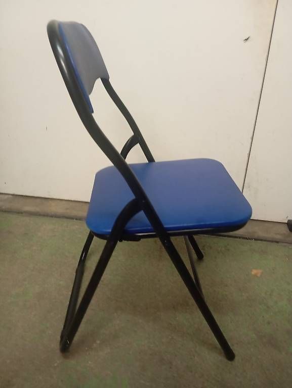 Sedie: Klappstuhl gepolstert,blau – Usato da Basel venduto da Petergunn 2