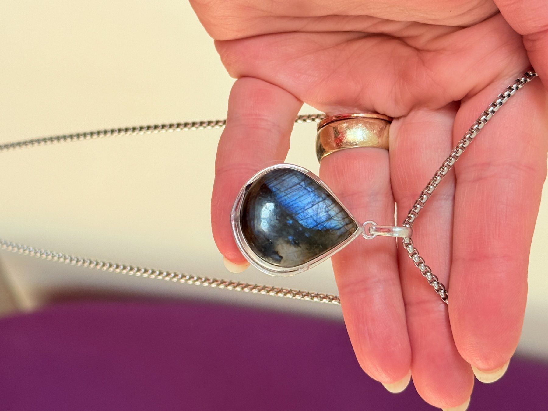 Catenine: Collier avec pendentif en labradorite naturelle – Nuovo e nell'imballaggio originale da Genève venduto da AGBERG 3