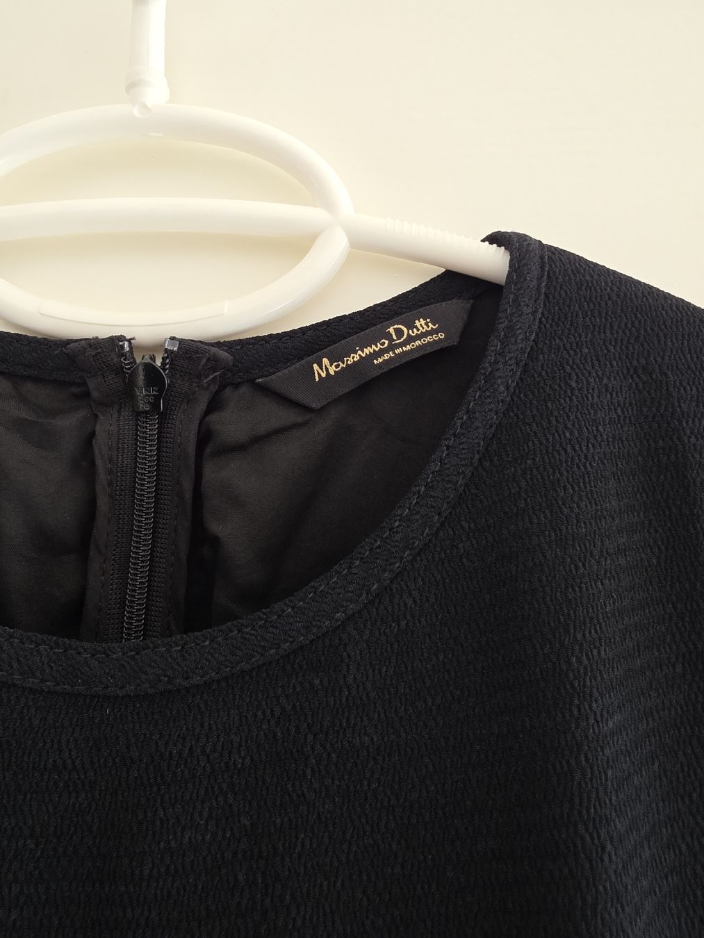 Massimo Dutti Robes: Massimo Dutti Classic Black Dress – D'occasion à Zürich par lit_n7pb 1