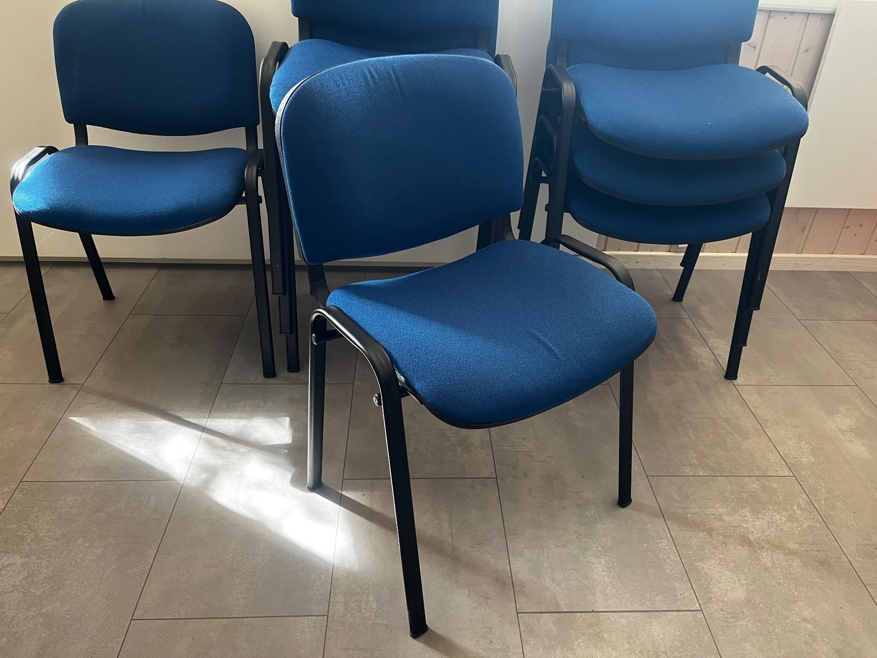 Stühle: 8 Stühle blau/schwarz – Gebraucht aus Rudolfstetten von Mastertools 1