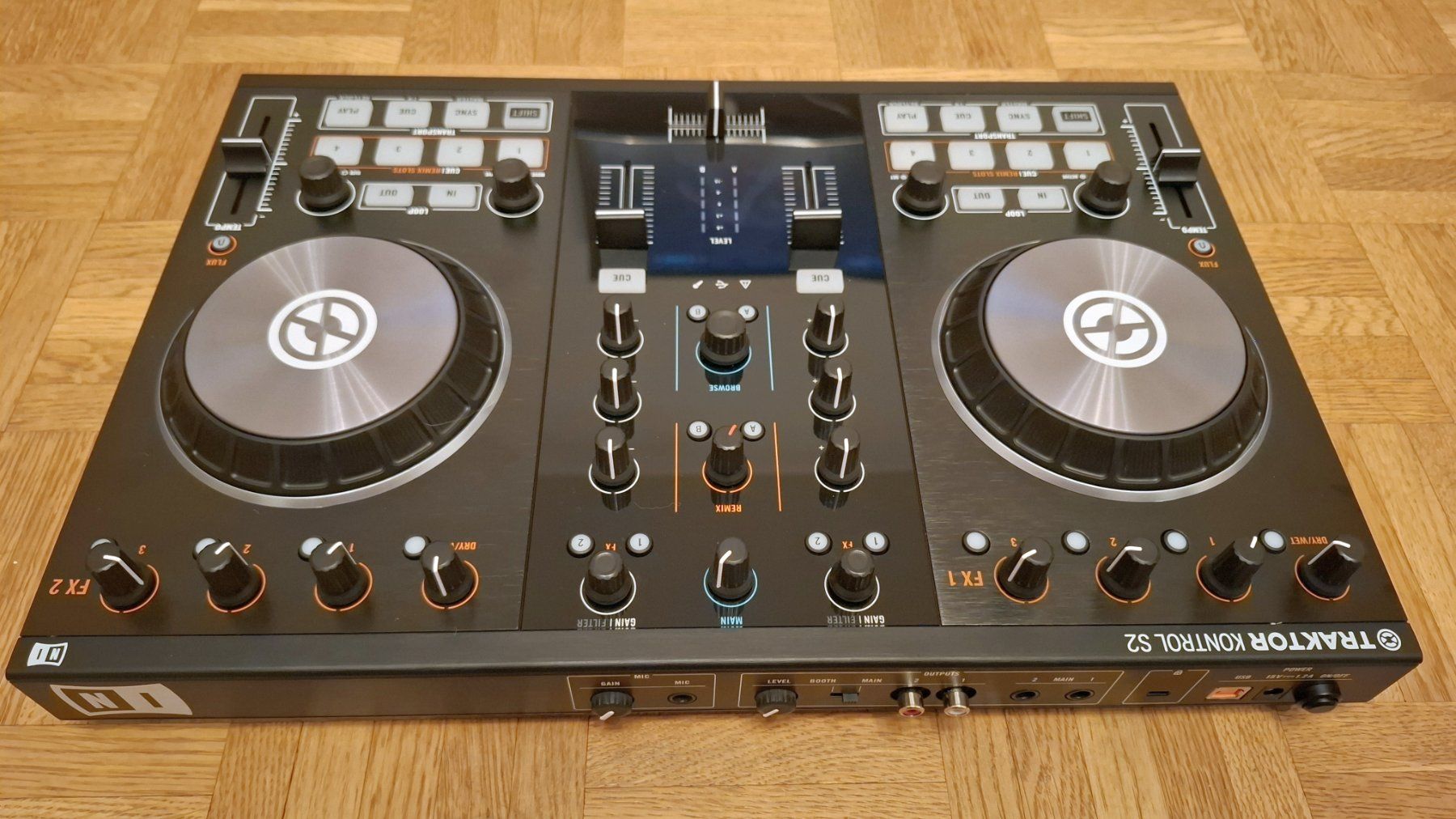 Traktor Platines de mixage: Native Traktor Kontrol S2 MK2 - DJ Controller – D'occasion à Allschwil par Geldgeber 1