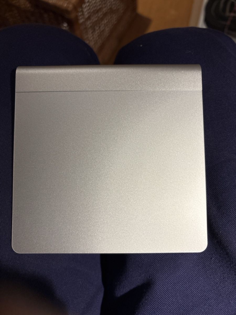Apple Mouse: Apple Magic Trackpad silber gebrauchter Zustand – Usato da Winterthur venduto da Teflonbrauer