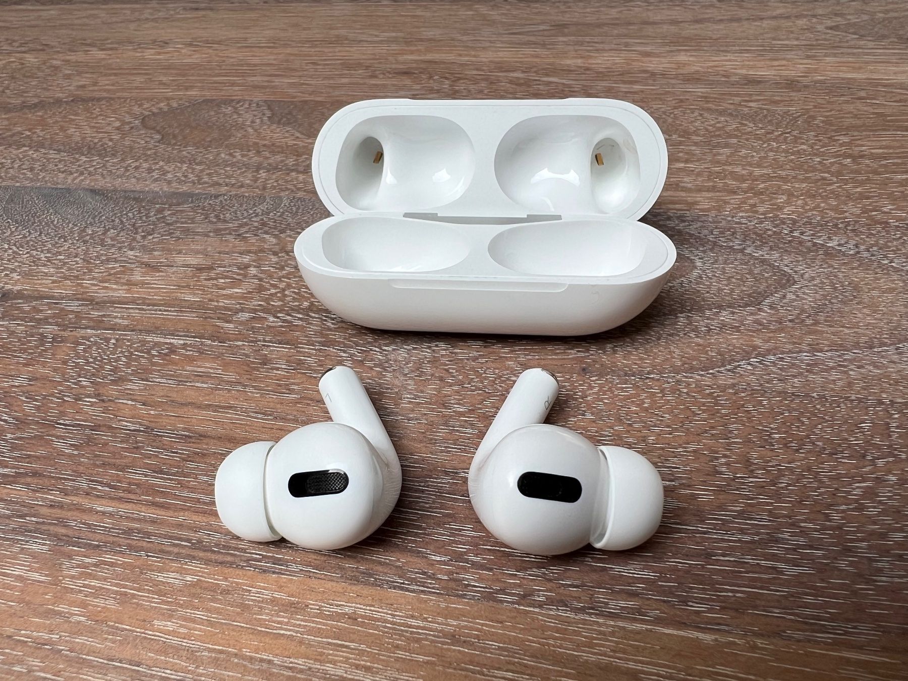 Apple Headsets: APPLE AirPods Pro 1st Gen Wireless Charging Case / Air Pods – Gebraucht aus Worb von  6