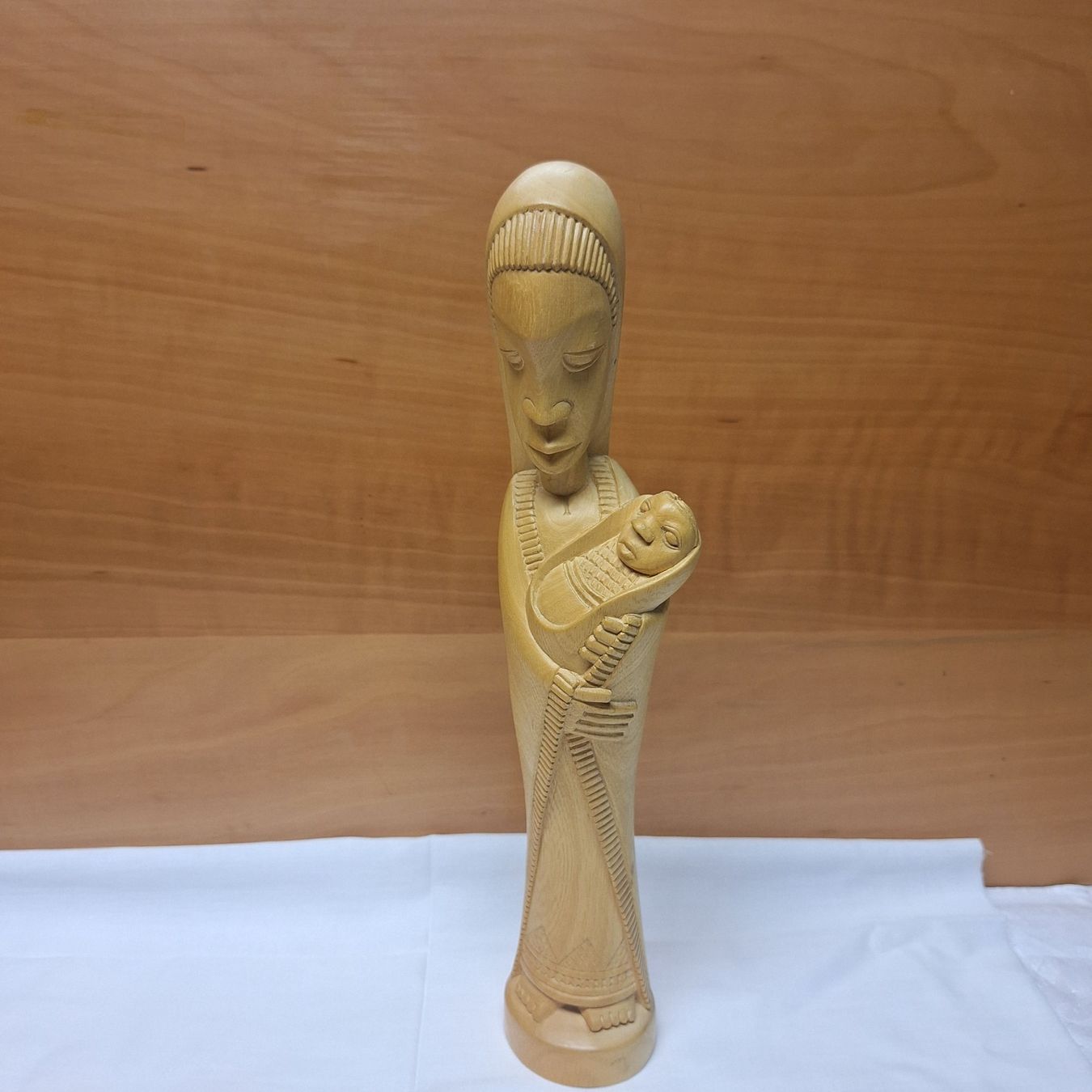 Alle Dekorationen: Hübsche handgeschnitzte Figur, Mutter und Kind, Holz – Gebraucht aus Winterthur von Goldpipau