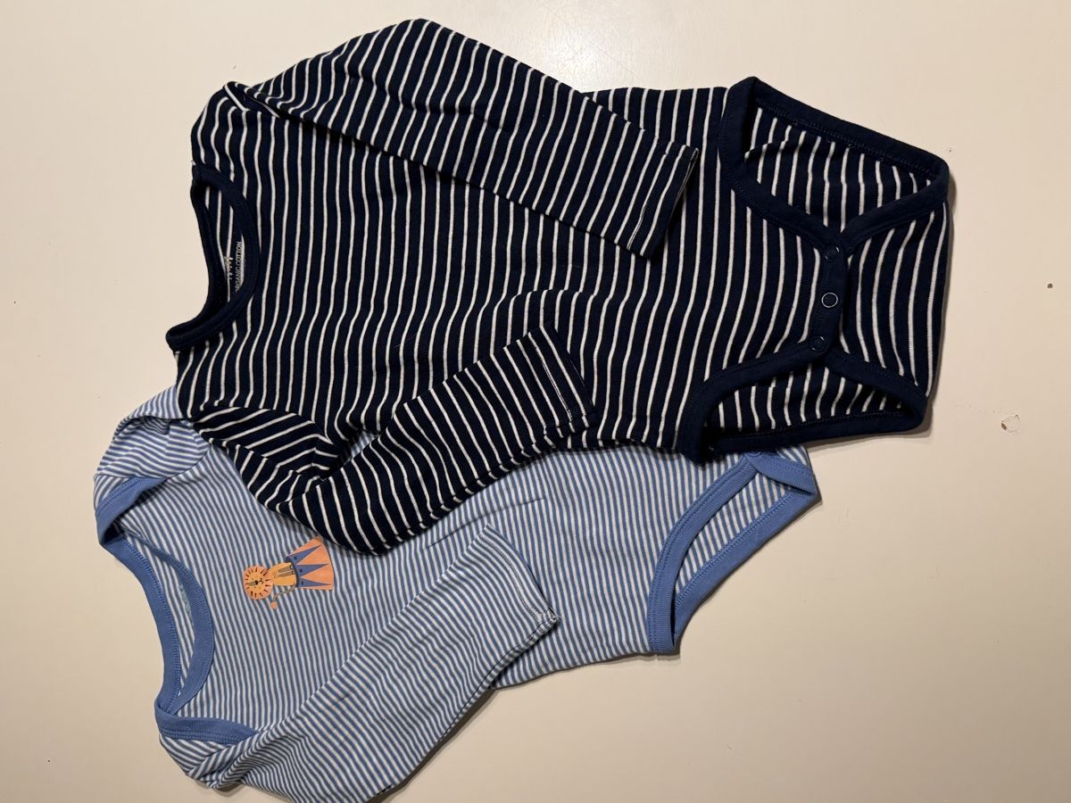 Kleiderpakete & -sets: 2 Bodys  vers. Grösse  – Gebraucht aus Zürich von Denise-8050