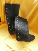 Schwarzer Damenstiefel, Nieten und Reissverschluss, Gr. 39