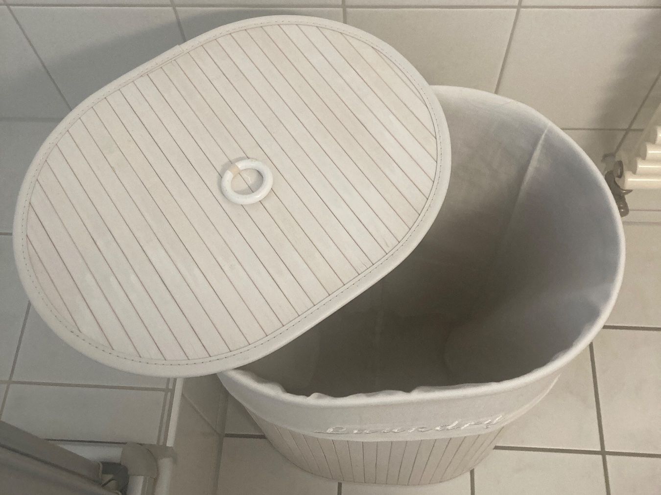 Cesti per biancheria: Wäschekorb aus Bambus mit Deckel, neuwertig – Nuovo (secondo la descrizione) da Ostermundigen venduto da Divers 1