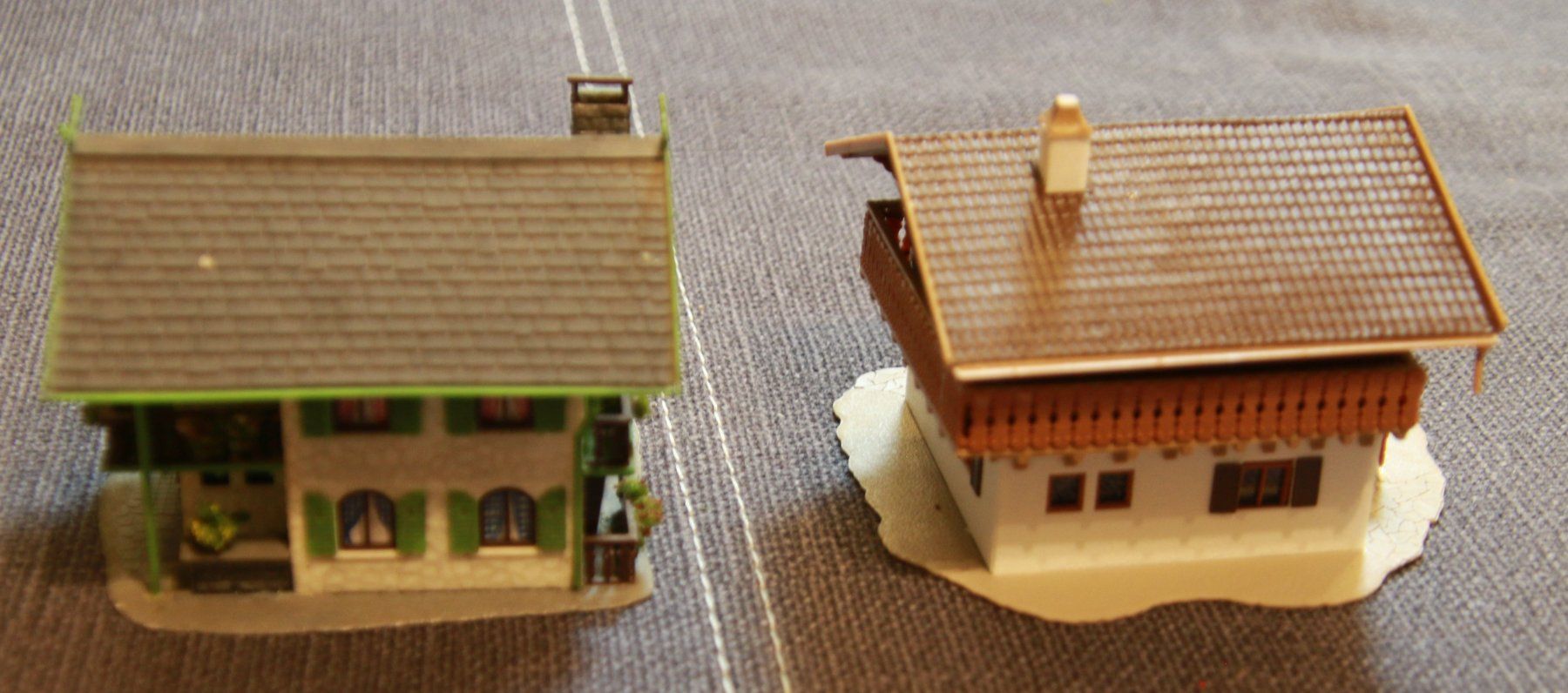 Trains électriques: 2 Chalets HO 1:87 – D'occasion à Diegten par dolphin04 1
