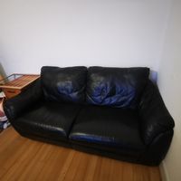 Beau canapé en cuir véritable noir - confortable!