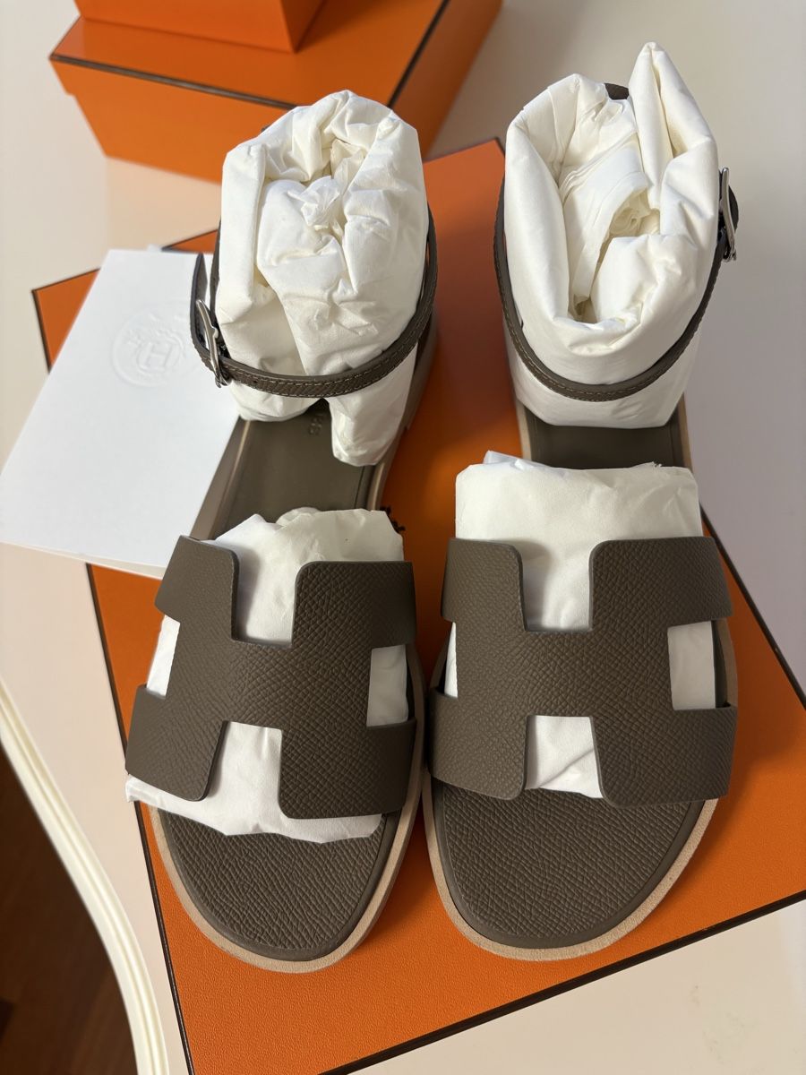 Hermès Scarpe da donna: Hermes Santorini etoupe 37.5 neu – Nuovo e nell'imballaggio originale da Kilchberg ZH venduto da cruella