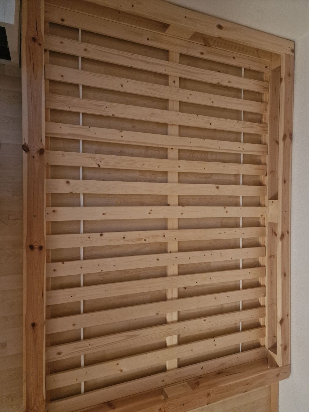 Lits: Palettenbett mit Matraze – Neuf (Voir description) à Wetzikon ZH par saro40 2