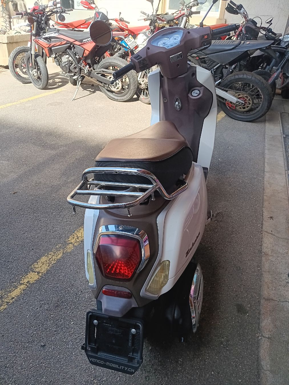 Scooter: Roller Vengo Zahara 125i 2017 – Usato da Hindelbank venduto da mbcar 4