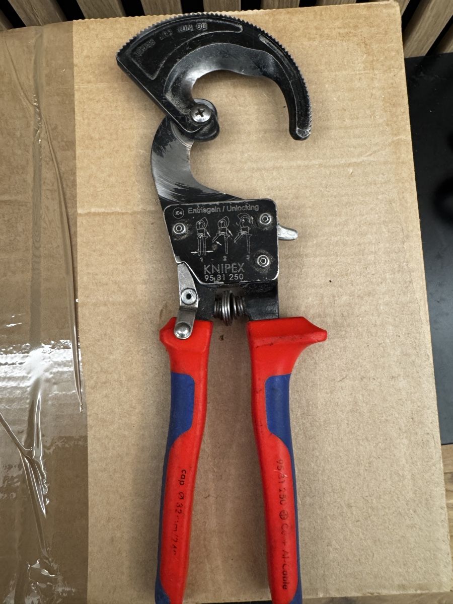 Knipex Tutti gli attrezzi: Knipex Kabelschneider 250 mm – Usato da Basel venduto da bau_6tk8 4