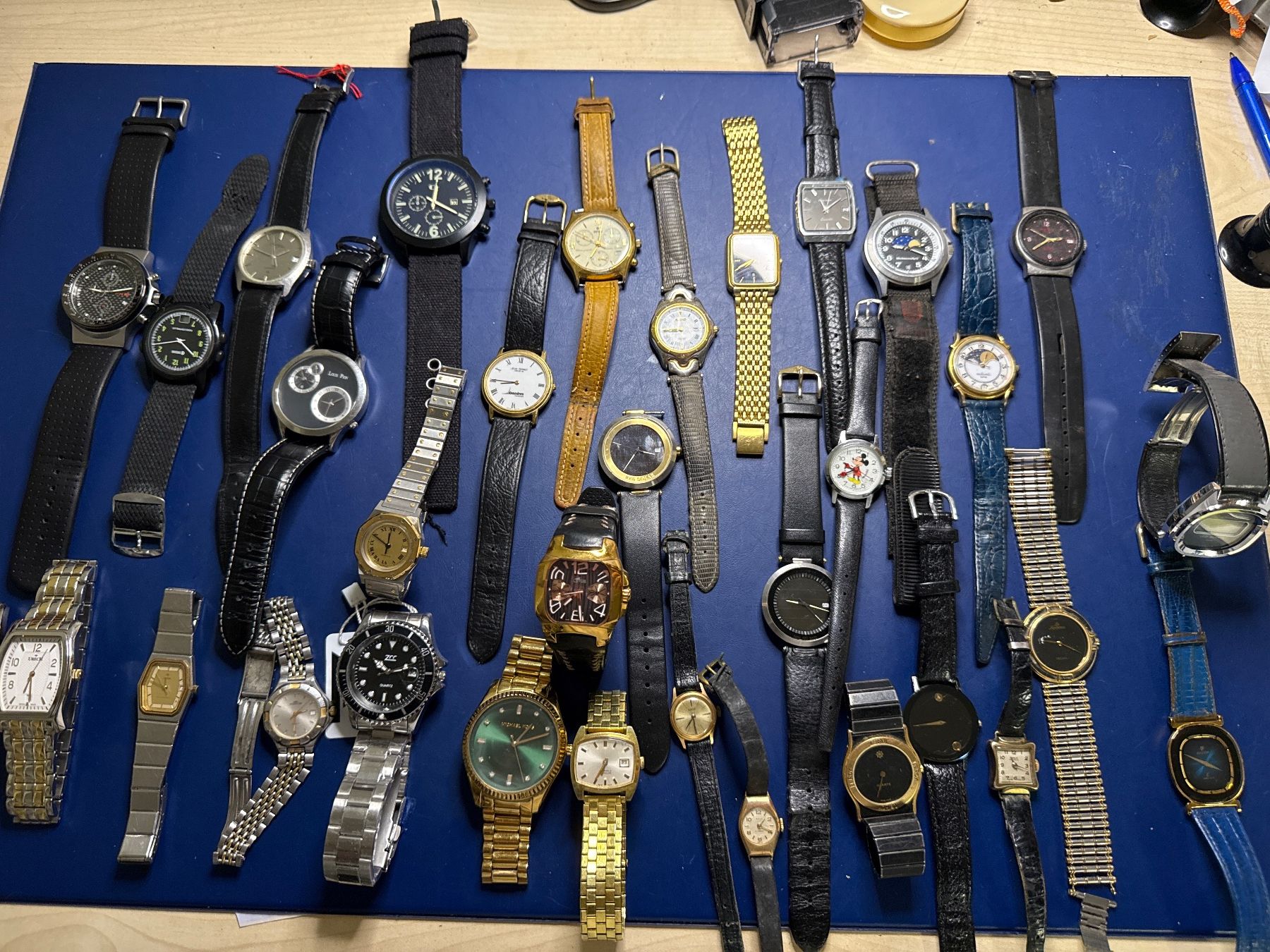 Montres: Top Unkontrollierte Uhrenlot – Défectueux à Pfeffingen par Allhandelklgwatches
