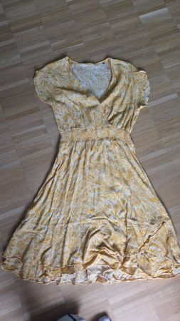 Sommerkleid Gr. 40 von Zero, luftig leicht, gelb gemustert.