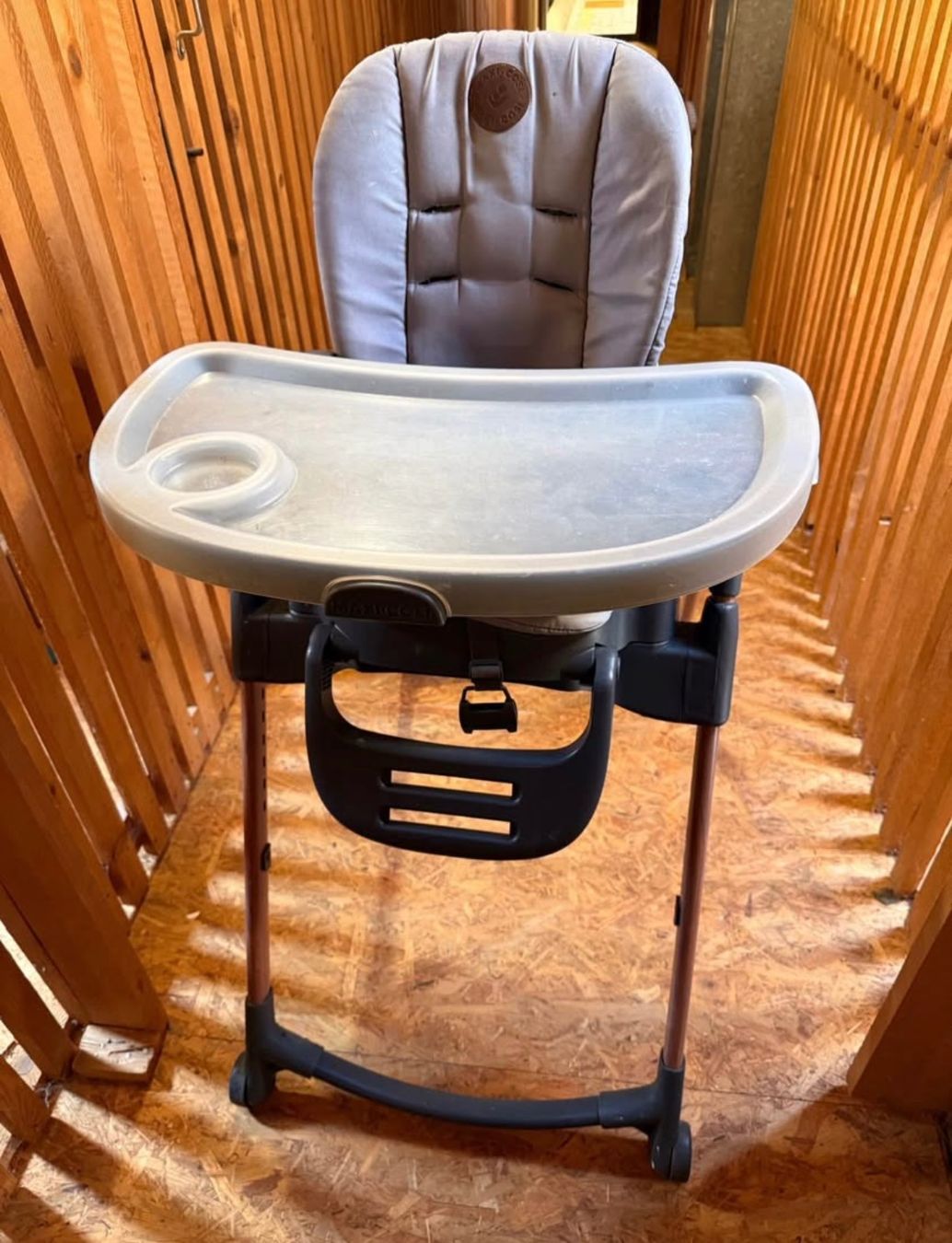 Maxi-Cosi Seggioloni: Chaise haute bébé pliable Maxi-Cosi – Usato da St-Aubin-Sauges venduto da tantome