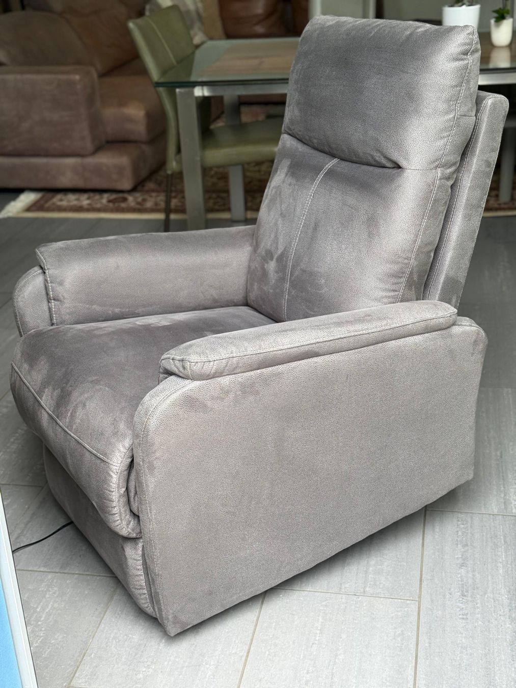 Poltrone: Relaxsessel, Elektrisch (Alcantara) – Usato da Winterthur venduto da tim_cl8x 1