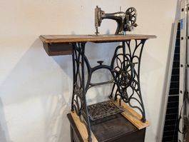 Excella Nähmaschine mit Tretkurbel