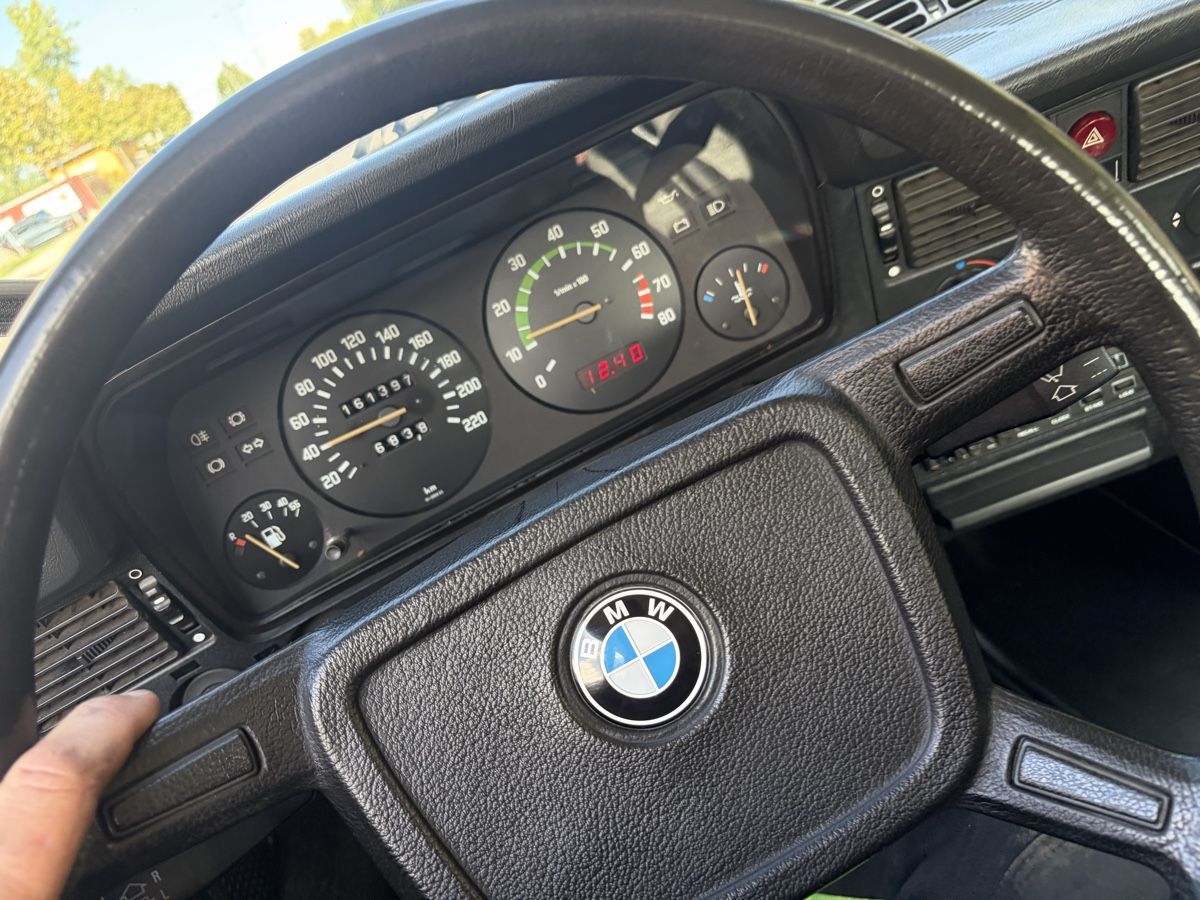 BMW Autos: Bmw 320i E21 – D'occasion à Coffrane par liciniop 5