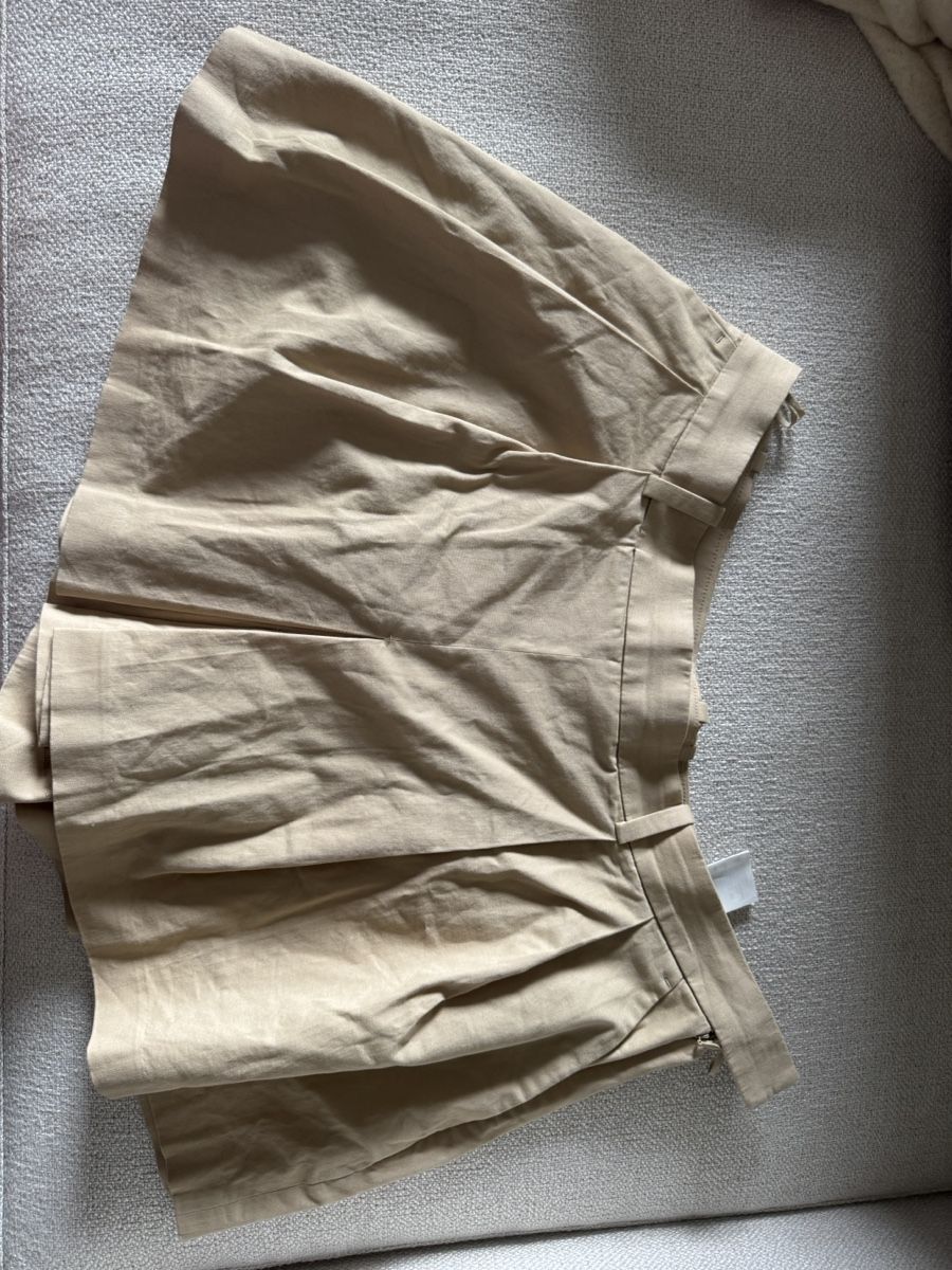 Cos Hosen: COS shorts beige size 44 new – Neu (gemäss Beschreibung) aus Birmensdorf ZH von vic_mv7m