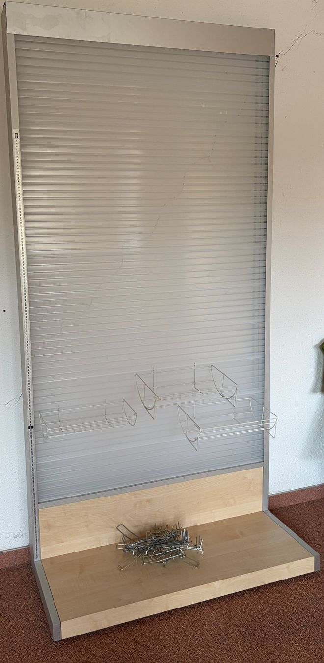 Altro in Decorazioni & Accessori: Verkaufsstaender mit Zubehör – Usato da Villigen venduto da Hwink 1