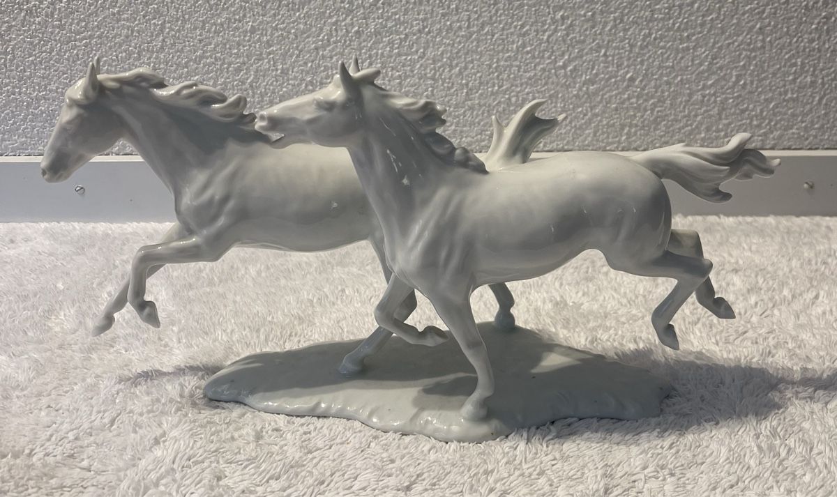 Sculture & Statue: AK Kaiser Porzellanfigur Pferde – Usato da Au ZH venduto da Shalima1985