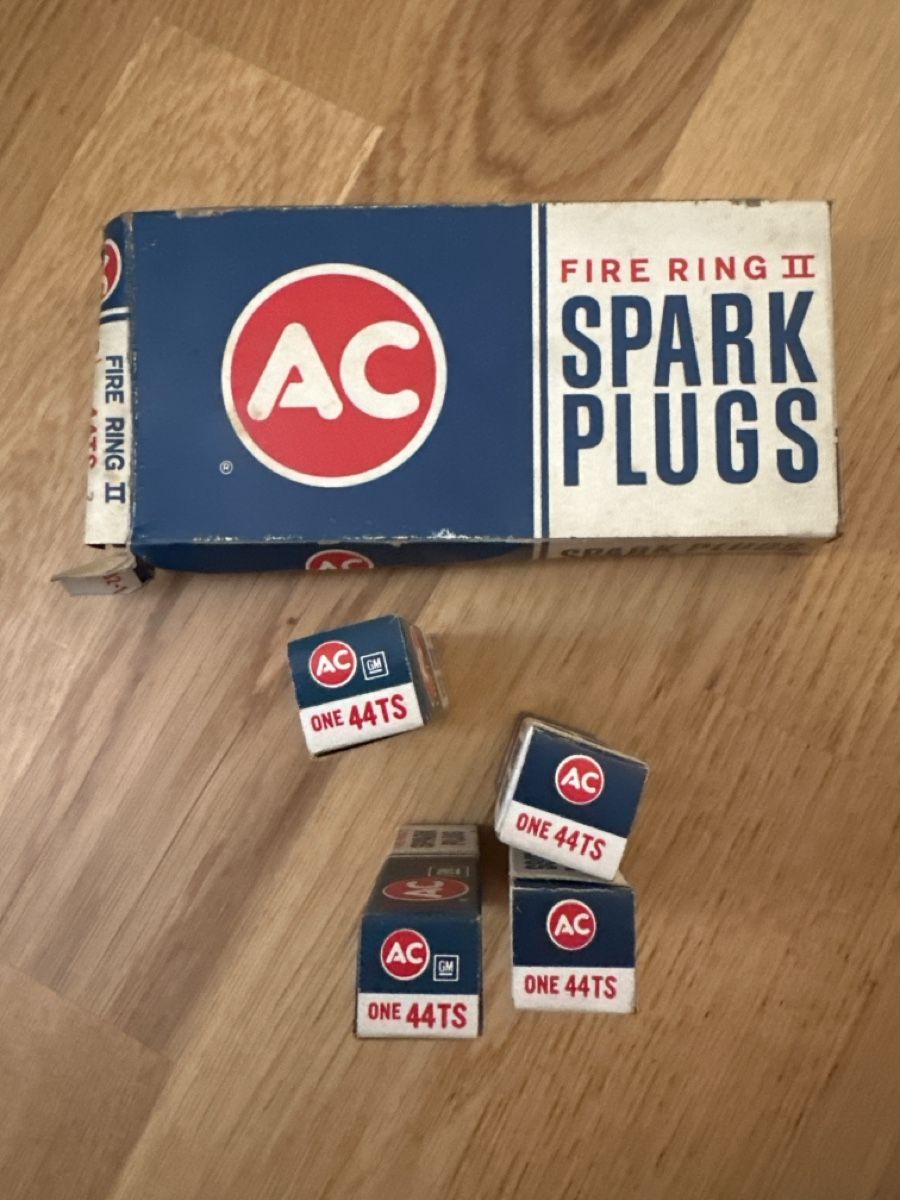 Tutti pezzi di ricambio auto: AC Zündkerzen FIRE RING II ONE 44TS NOS – Usato da Mörschwil venduto da tweety9402